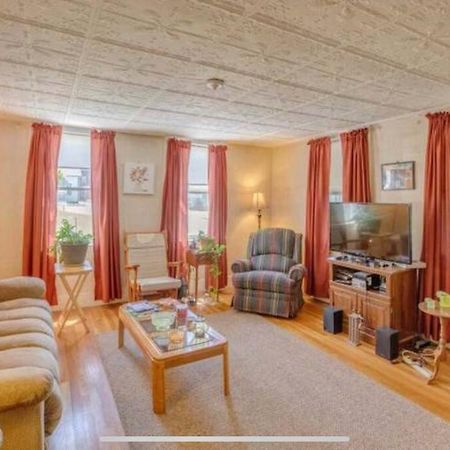 Cute 6-Bedroom Getaway In The Heart Of Литлтон Экстерьер фото