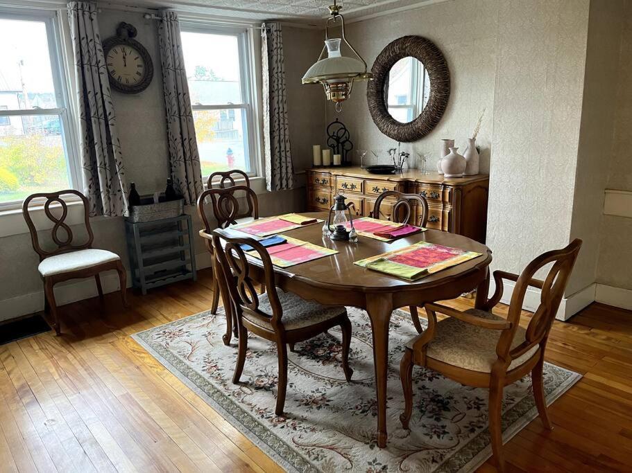 Cute 6-Bedroom Getaway In The Heart Of Литлтон Экстерьер фото