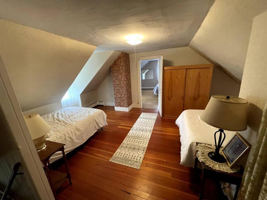 Cute 6-Bedroom Getaway In The Heart Of Литлтон Экстерьер фото
