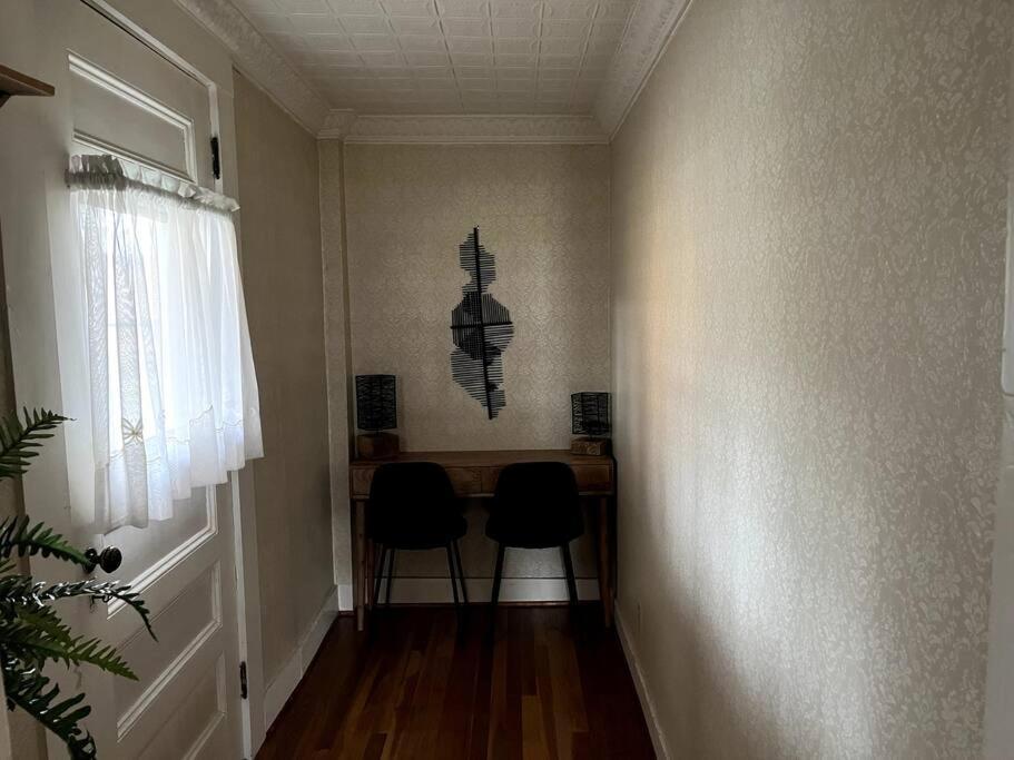 Cute 6-Bedroom Getaway In The Heart Of Литлтон Экстерьер фото